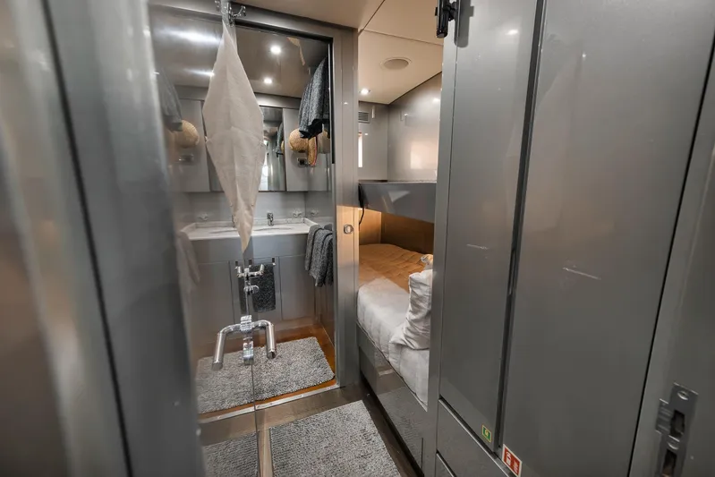 U Wish Yacht Photos Pics 