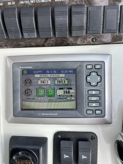 Konichiwa Yacht Photos Pics Sea Ray 390 Sundancer 2010 vessel control panel with SmartCraft display.