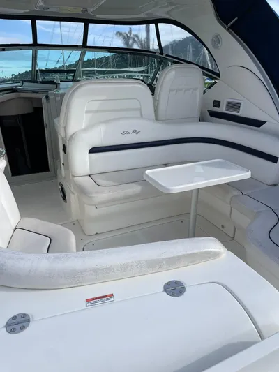 Konichiwa Yacht Photos Pics 2010 Sea Ray 390 Sundancer interior with white seating and table.