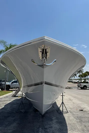 41-090 Yacht Photos Pics 2024 Regulator 41 boat on stands, viewed from the front under a clear blue sky.