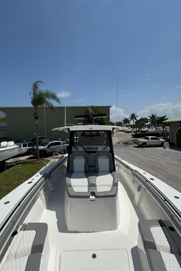 41-090 Yacht Photos Pics 2024 Regulator 41 boat with sleek design, docked under clear blue sky.