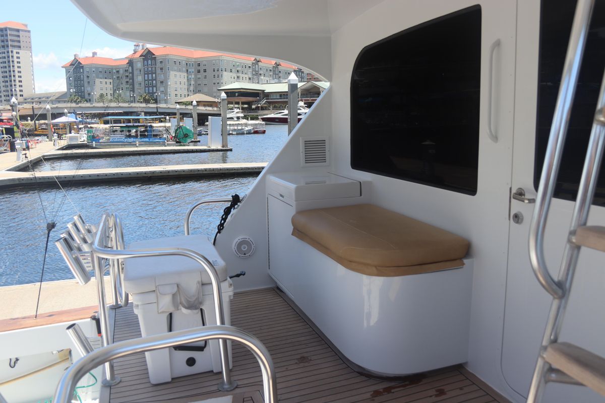 2003 Hatteras 70 