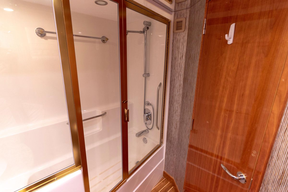 2003 Hatteras 70 