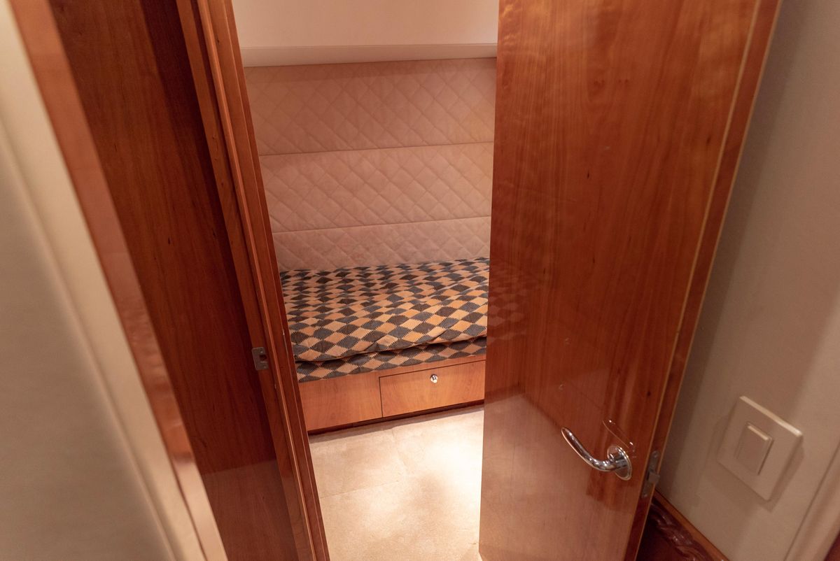 2003 Hatteras 70 