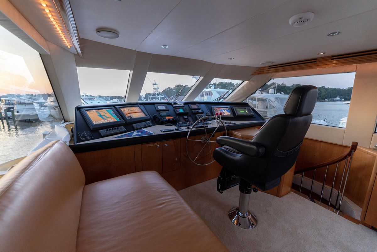 2003 Hatteras 70 