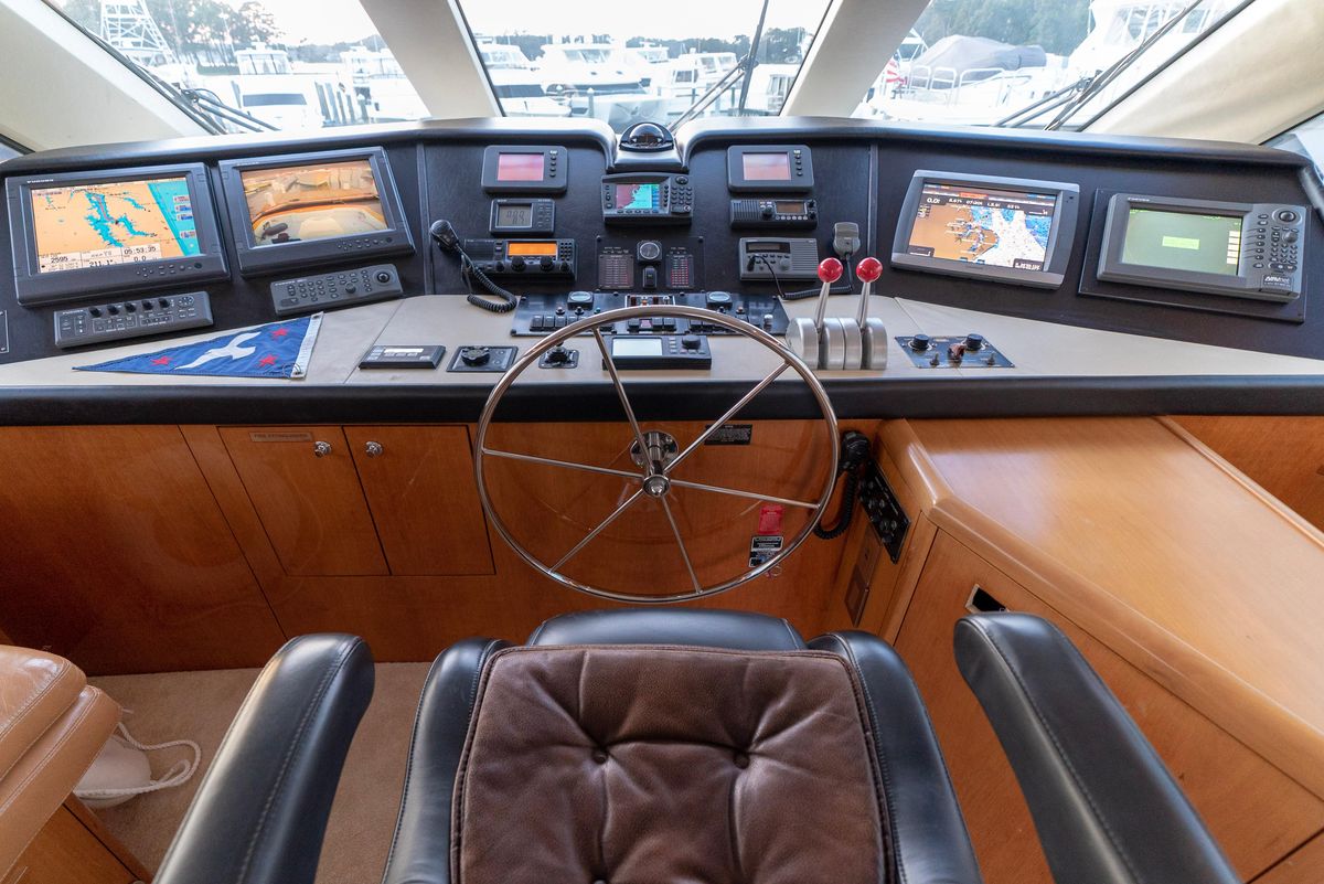 2003 Hatteras 70 