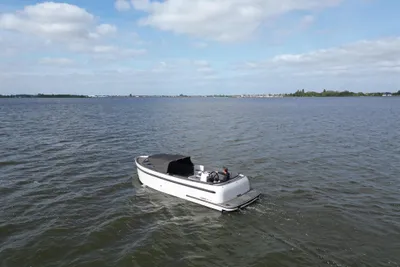 2022 Seafury 725