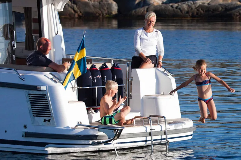  Yacht Photos Pics Manufacturer Provided Image