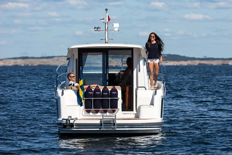  Yacht Photos Pics Manufacturer Provided Image