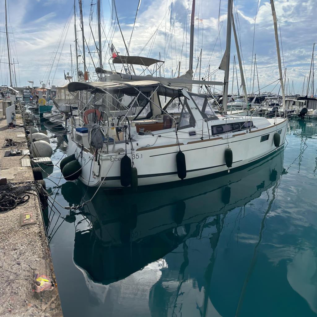 2017 Beneteau Oceanis 35.1