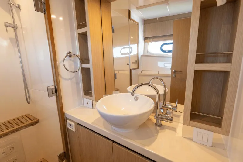 Cay Sera Yacht Photos Pics 