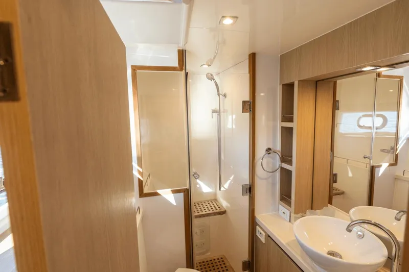 Cay Sera Yacht Photos Pics 