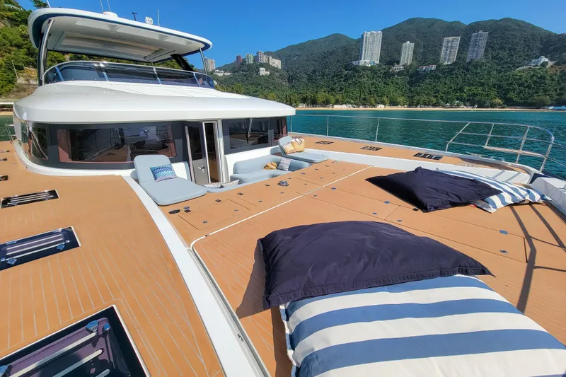  Yacht Photos Pics Lagoon Sixty 7 - Forward Cockpit