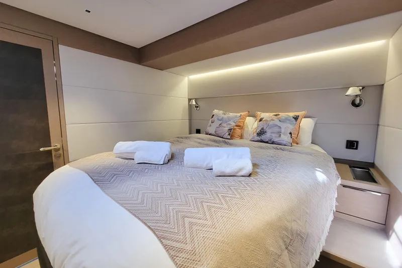  Yacht Photos Pics Lagoon Sixty 7 - Cabin