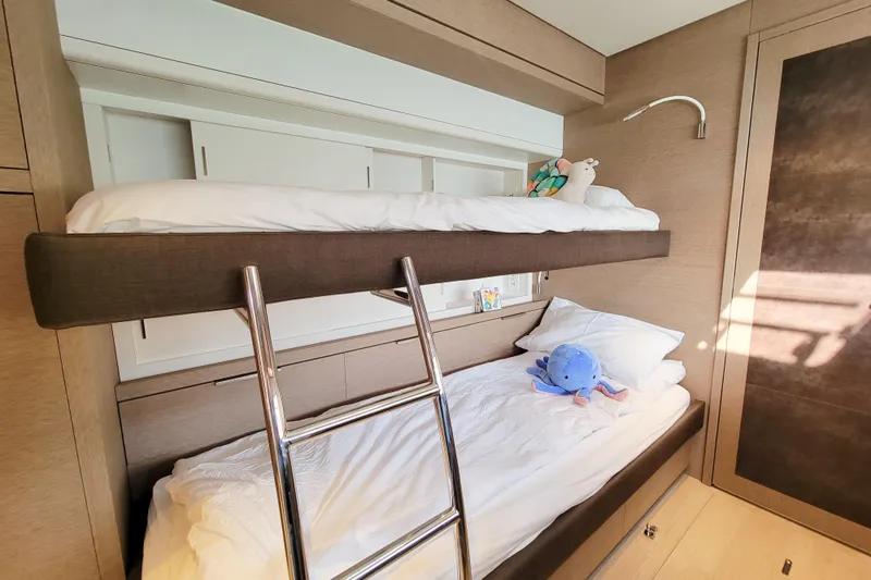  Yacht Photos Pics Lagoon Sixty 7 - Cabin