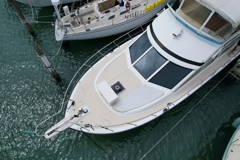 Jefferson Rivanna 50 Sdmy Yacht Photos Pics 2005 Jefferson Rivanna 50 SDMY yacht docked in marina, aerial view.