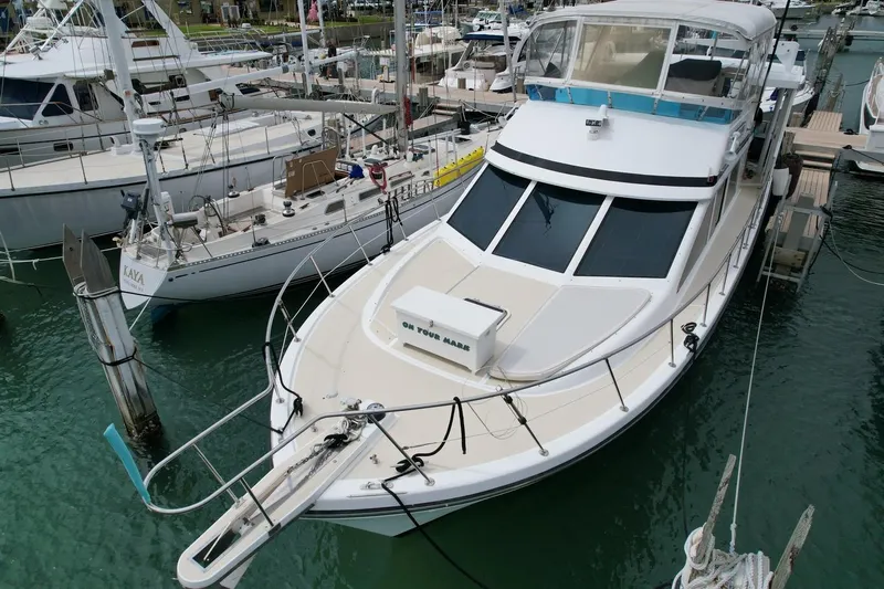 Jefferson Rivanna 50 Sdmy Yacht Photos Pics 2005 Jefferson Rivanna 50 SDMY yacht docked in a marina, surrounded by other boats.