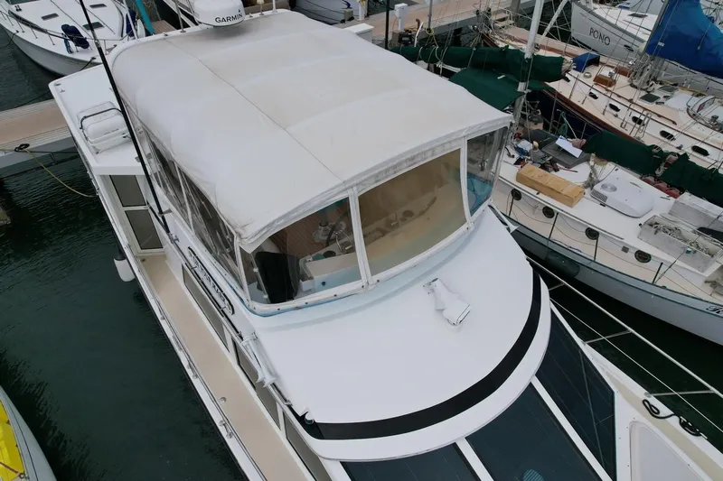 Jefferson Rivanna 50 Sdmy Yacht Photos Pics 2005 Jefferson Rivanna 50 SDMY yacht docked at marina, aerial view.