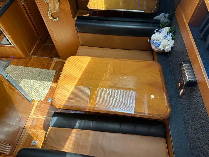 Jefferson Rivanna 50 Sdmy Yacht Photos Pics Interior of 2005 Jefferson Rivanna 50 SDMY with wooden table and leather seating.