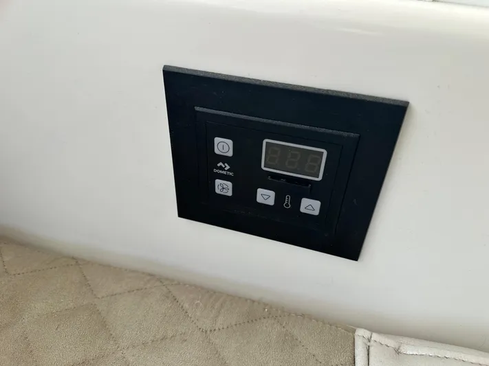 Jefferson Rivanna 50 Sdmy Yacht Photos Pics 