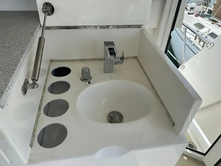 Jefferson Rivanna 50 Sdmy Yacht Photos Pics 