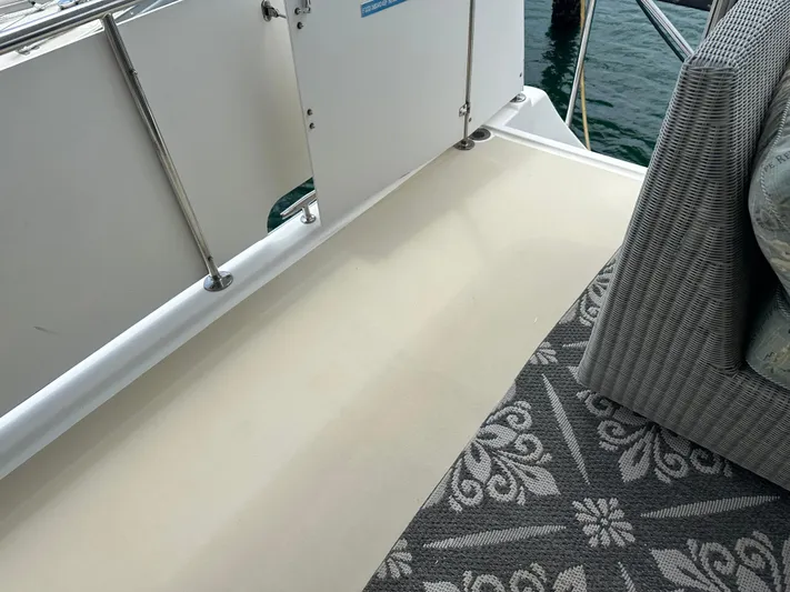 Jefferson Rivanna 50 Sdmy Yacht Photos Pics 