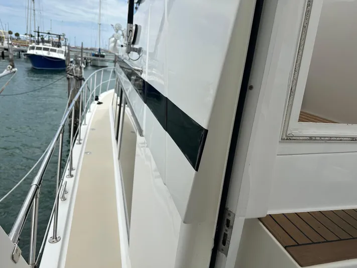 Jefferson Rivanna 50 Sdmy Yacht Photos Pics 