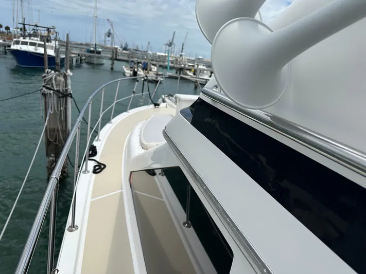 Jefferson Rivanna 50 Sdmy Yacht Photos Pics 