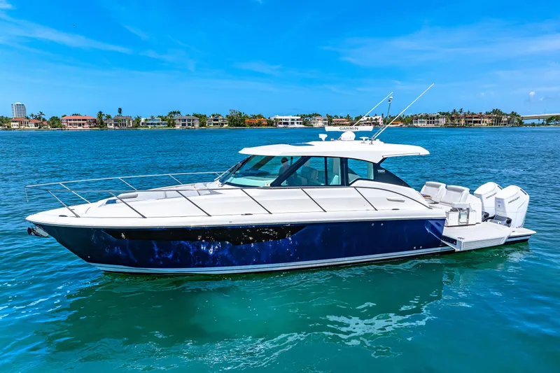  Yacht Photos Pics 2022 Tiara Yachts 43 LE cruising on clear blue water under a sunny sky.