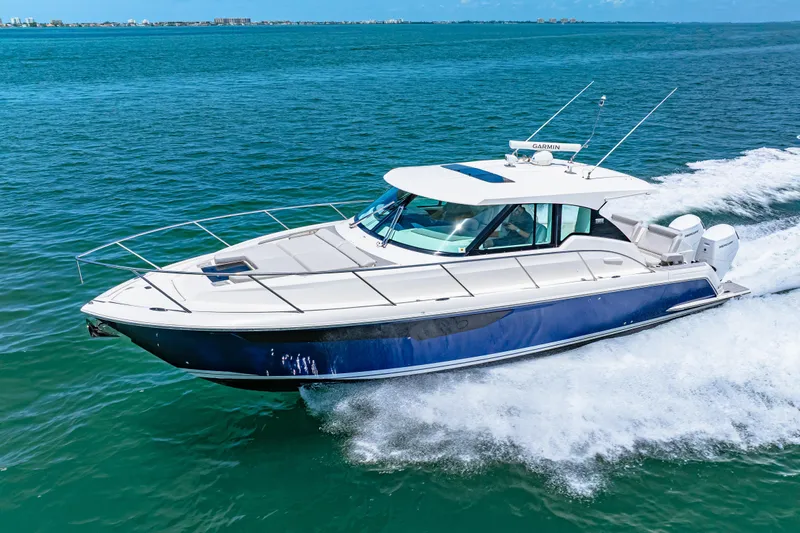  Yacht Photos Pics 2022 Tiara Yachts 43 LE cruising on open water, showcasing sleek design and performance.