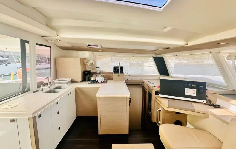 Time Thief Yacht Photos Pics 