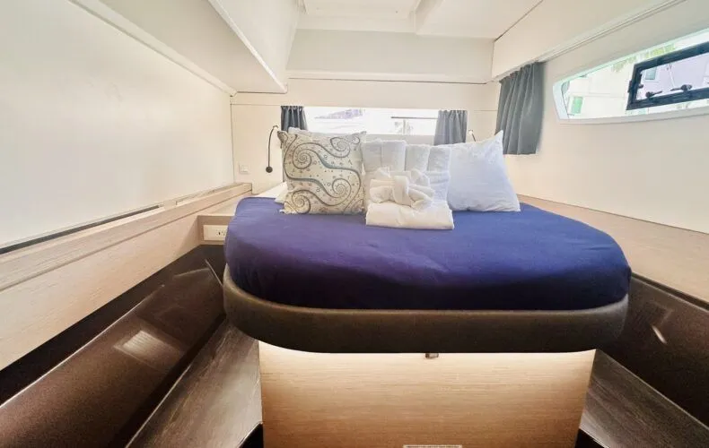 Time Thief Yacht Photos Pics 