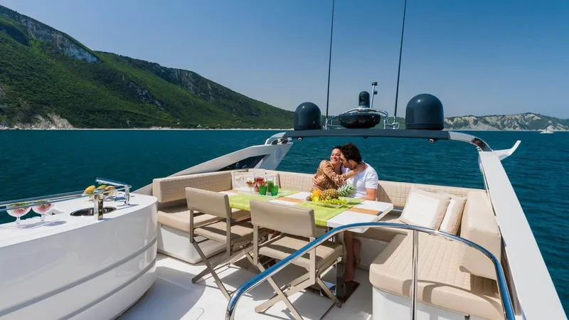  Yacht Photos Pics 9 AFT Lounge area