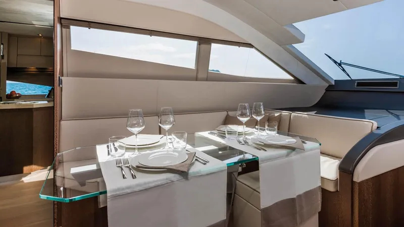  Yacht Photos Pics 17 Table saloon