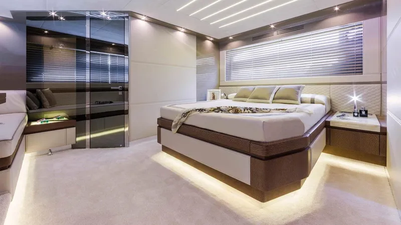  Yacht Photos Pics 18 Master cabin