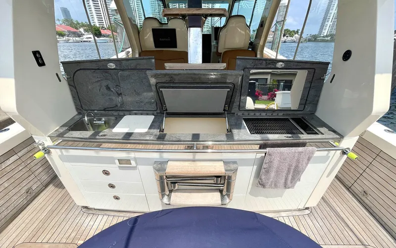 Sushi Hunter Yacht Photos Pics 