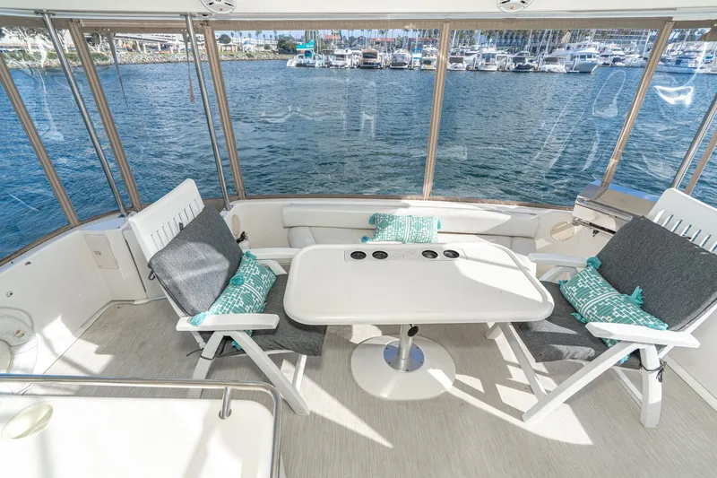Free Spirit Yacht Photos Pics 1998 Sea Ray 420 Aft Cabin yacht interior with seating, table, and marina view.