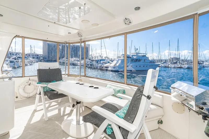 Free Spirit Yacht Photos Pics Interior of 1998 Sea Ray 420 Aft Cabin yacht with marina view.