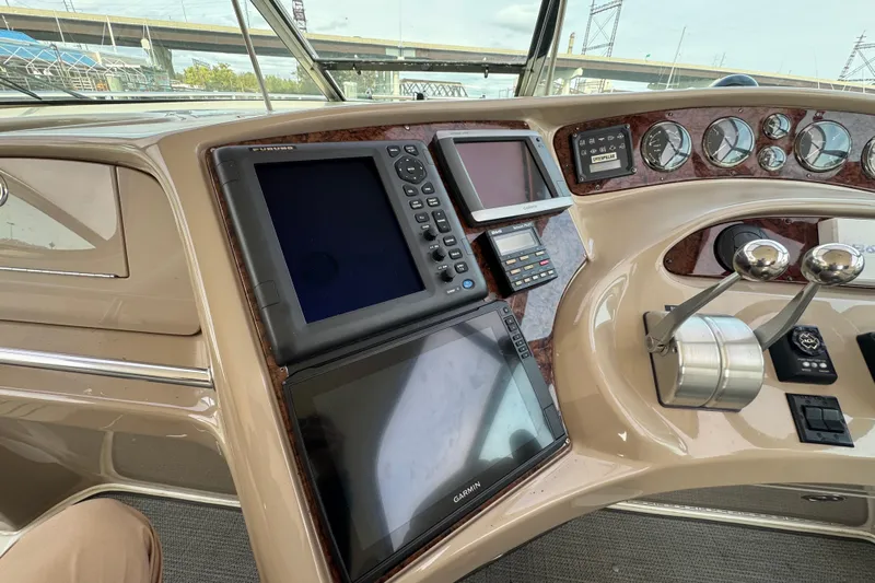 Go Girl Yacht Photos Pics Control panel of a 2001 Sea Ray 510 Sundancer yacht with navigation equipment.