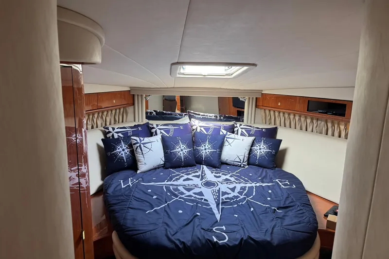 Go Girl Yacht Photos Pics Luxurious 2001 Sea Ray 510 Sundancer cabin with nautical-themed bedding and elegant wood accents.