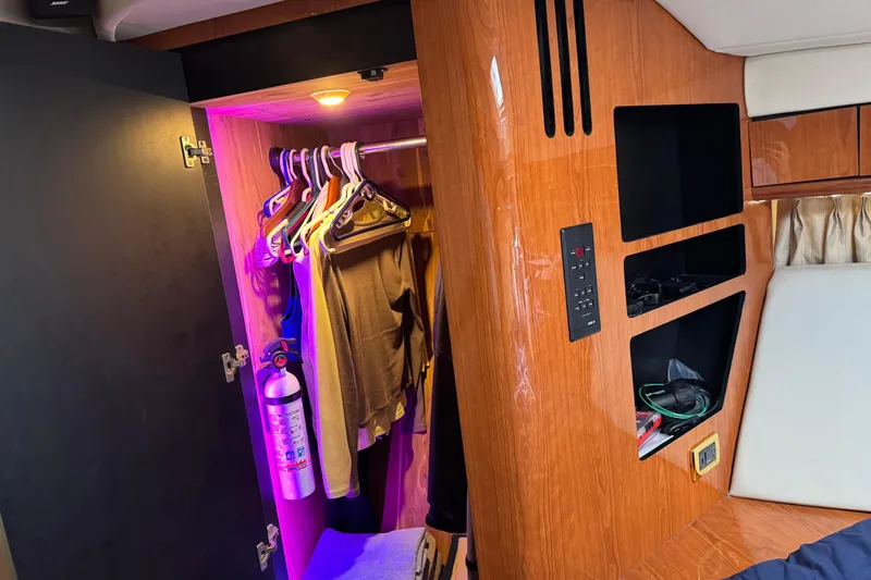 Go Girl Yacht Photos Pics Interior of 2001 Sea Ray 510 Sundancer with closet and control panel.