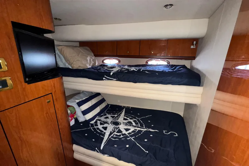 Go Girl Yacht Photos Pics Interior of 2001 Sea Ray 510 Sundancer with cozy bunk beds and nautical decor.