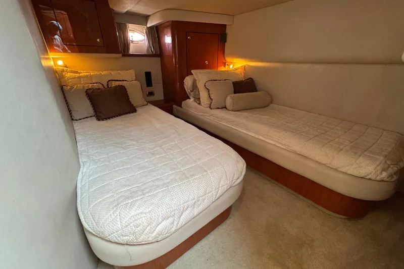 Go Girl Yacht Photos Pics Luxurious twin cabin interior of 2001 Sea Ray 510 Sundancer yacht.