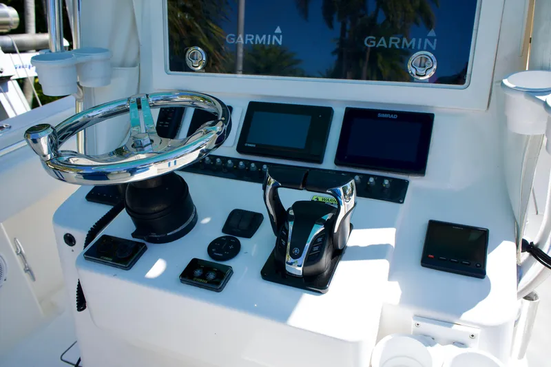 Mh3 Yacht Photos Pics Contender 32 MH3 - Helm Electronics