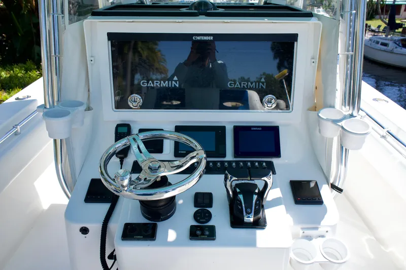 Mh3 Yacht Photos Pics Contender 32 MH3 - Helm Electronics