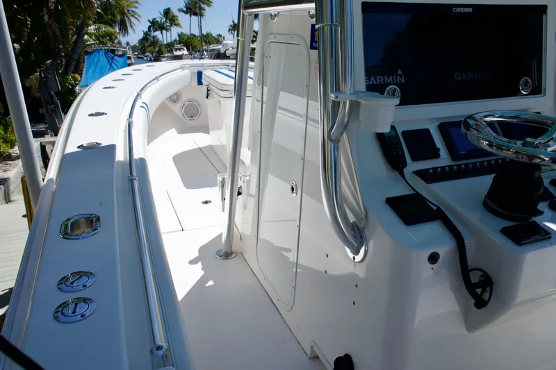 Mh3 Yacht Photos Pics Contender 32 MH3 - Deck Equipment