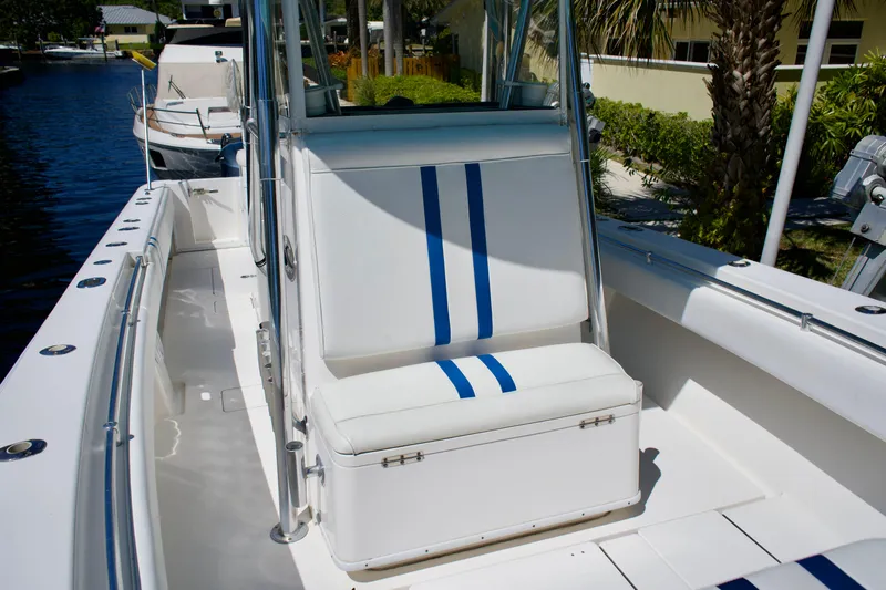 Mh3 Yacht Photos Pics Contender 32 MH3 - Contender 32 MH3 - Forward Facing Seat