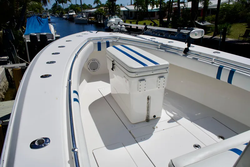 Mh3 Yacht Photos Pics Contender 32 MH3 - Coffin Box