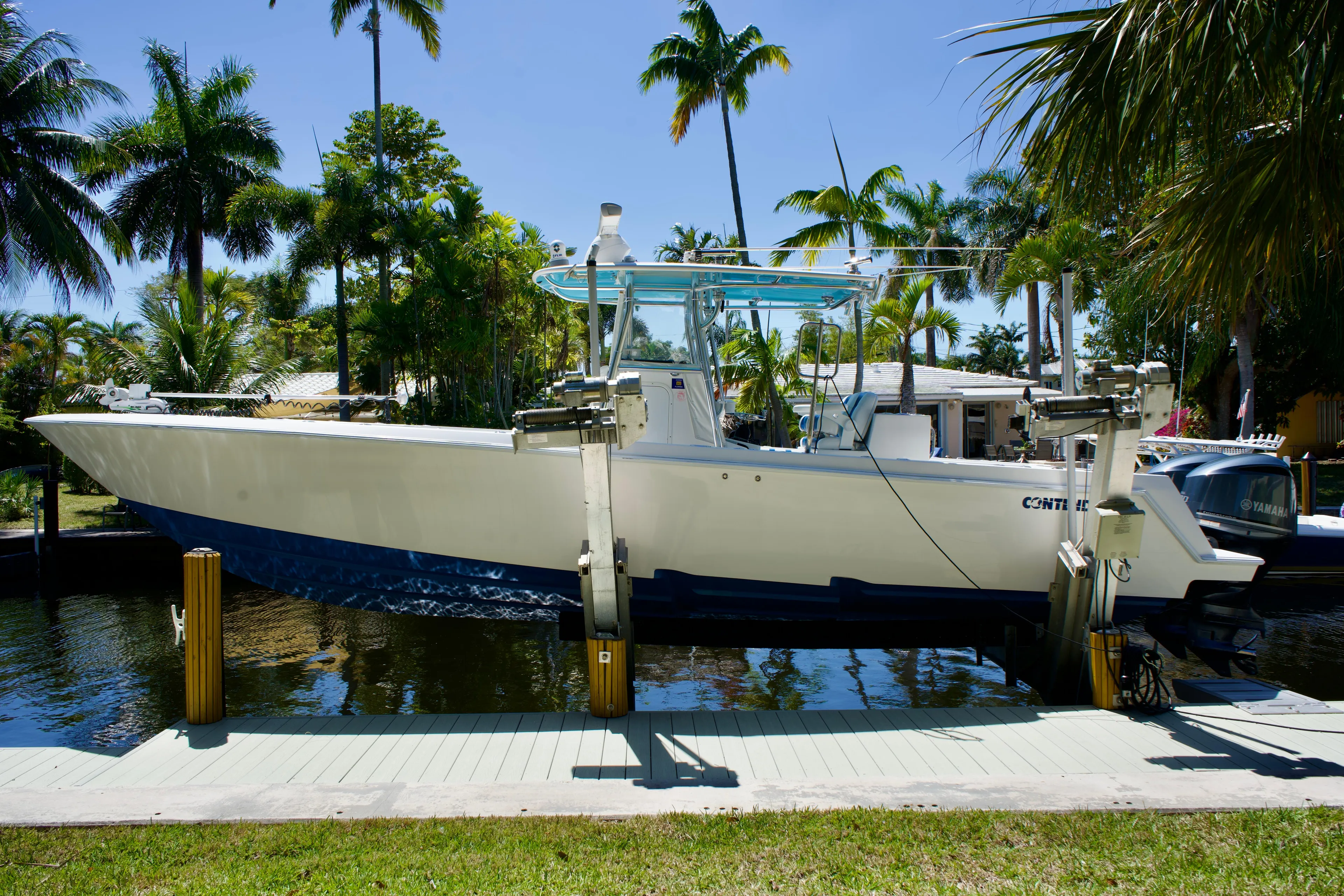 Mh3 Yacht Photos Pics Contender 32 MH3 - Profile on lift