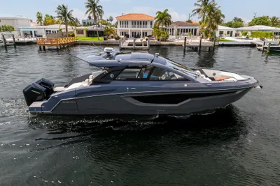 Cruisers Yachts 42 GLS OB